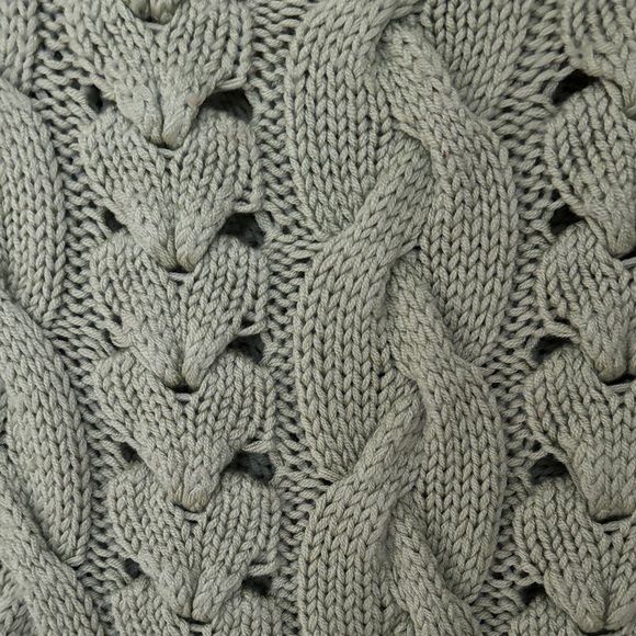 Elegant Neve Designs Wool Green Cable Knit Turtleneck Sweater - Picture 2 of 5